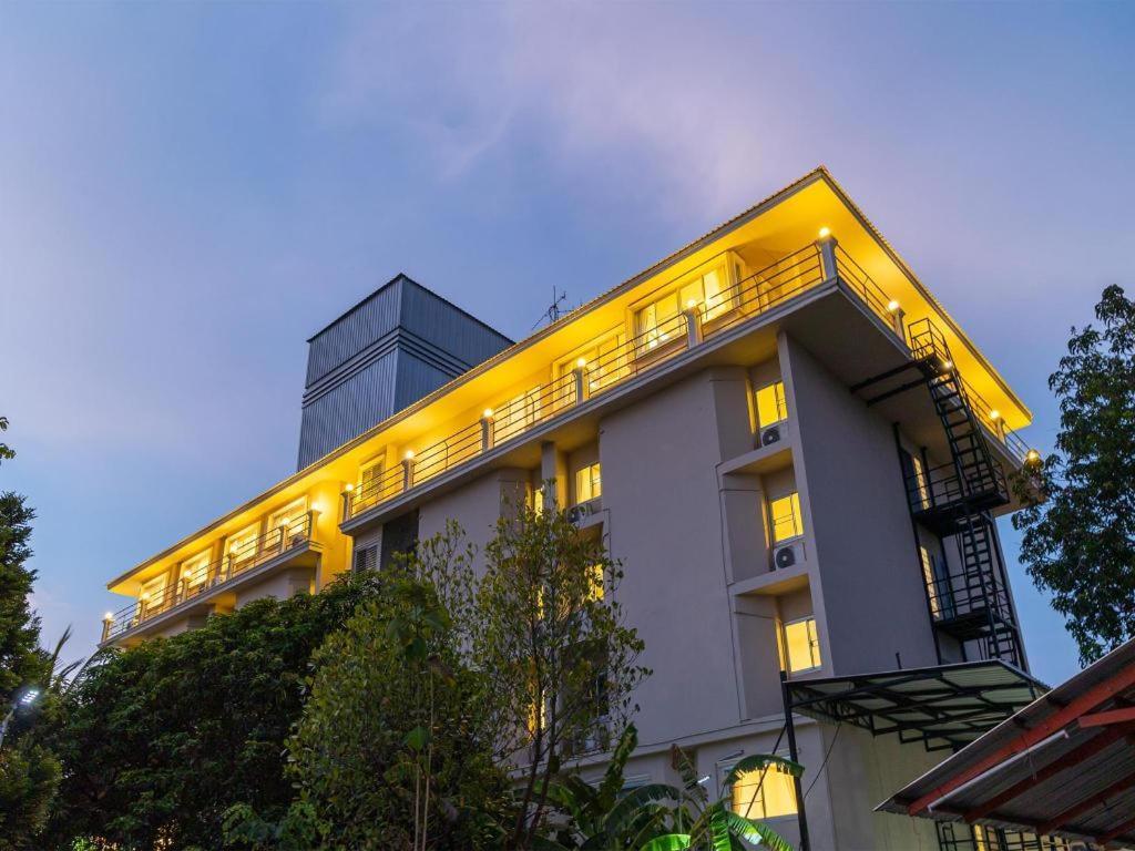 B2 Phitsanulok Boutique & Budget Hotel Exterior photo
