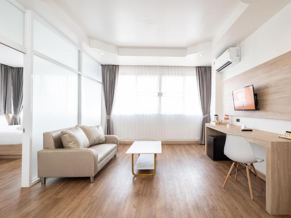 B2 Phitsanulok Boutique & Budget Hotel Exterior photo
