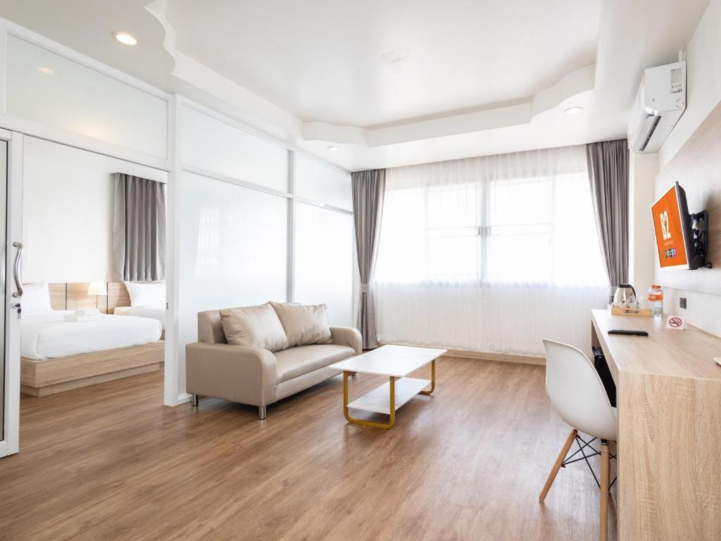 B2 Phitsanulok Boutique & Budget Hotel Exterior photo